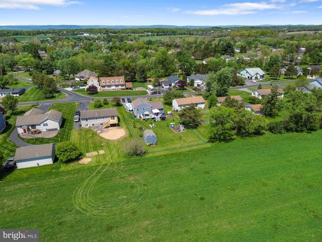 680 GRANT DR, Gettysburg, PA 17325