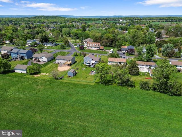 680 GRANT DR, Gettysburg, PA 17325