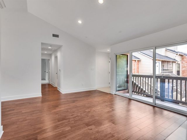 2829 Timmons Lane 204, Houston, TX 77027