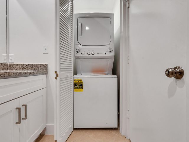 2829 Timmons Lane 204, Houston, TX 77027