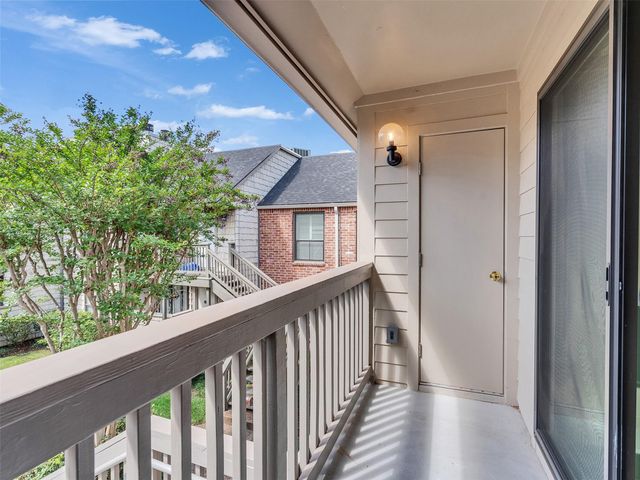 2829 Timmons Lane 204, Houston, TX 77027