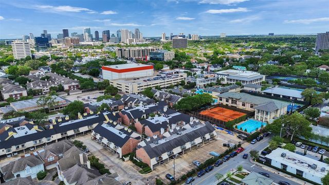 2829 Timmons Lane 204, Houston, TX 77027