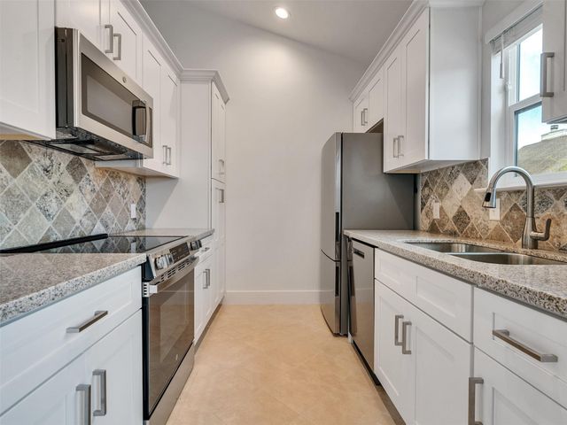 2829 Timmons Lane 204, Houston, TX 77027