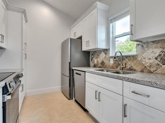 2829 Timmons Lane 204, Houston, TX 77027