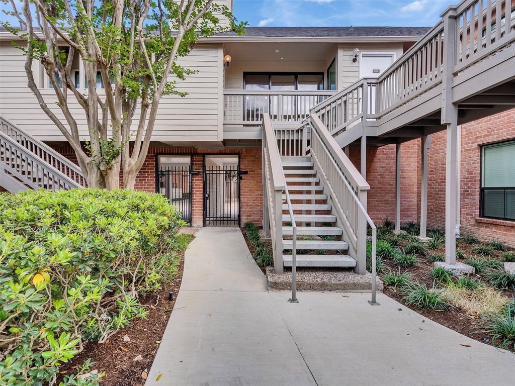 2829 Timmons Lane 204, Houston, TX 77027