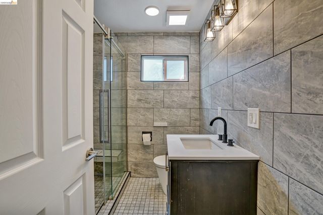 207 Bergedo, Oakland, CA 94603