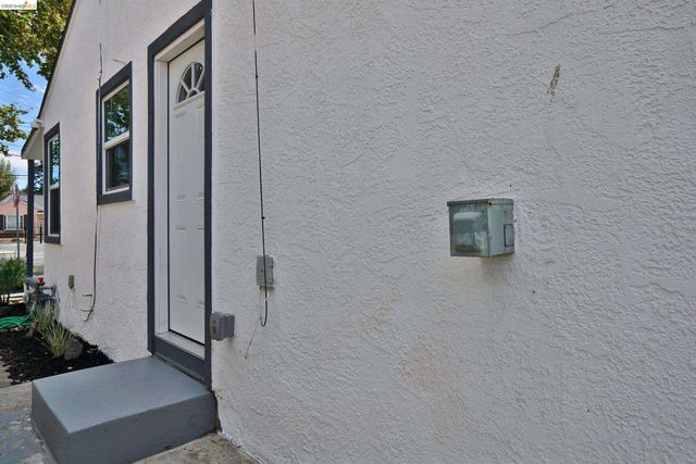 207 Bergedo, Oakland, CA 94603