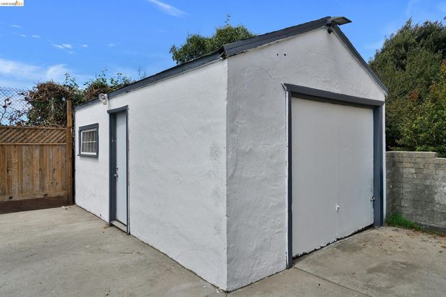 207 Bergedo, Oakland, CA 94603