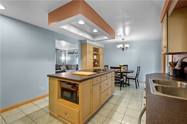 410 Hi Tor Dr, Pleasant Hills, PA 15236