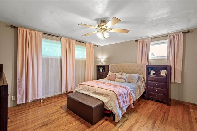 410 Hi Tor Dr, Pleasant Hills, PA 15236