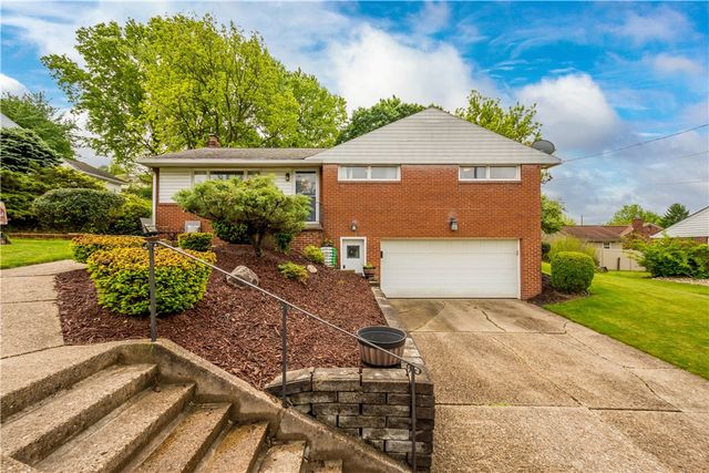 410 Hi Tor Dr, Pleasant Hills, PA 15236