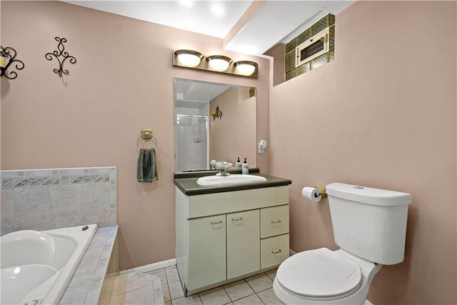 410 Hi Tor Dr, Pleasant Hills, PA 15236