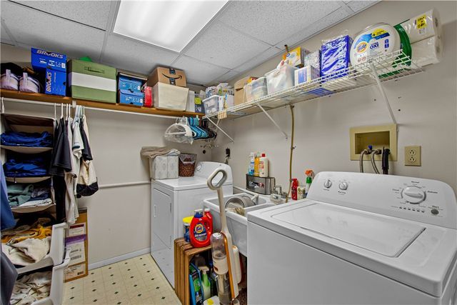 410 Hi Tor Dr, Pleasant Hills, PA 15236