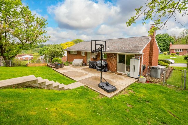 410 Hi Tor Dr, Pleasant Hills, PA 15236