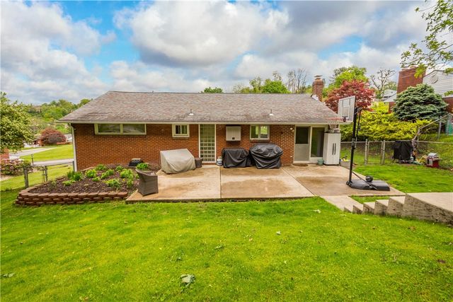 410 Hi Tor Dr, Pleasant Hills, PA 15236