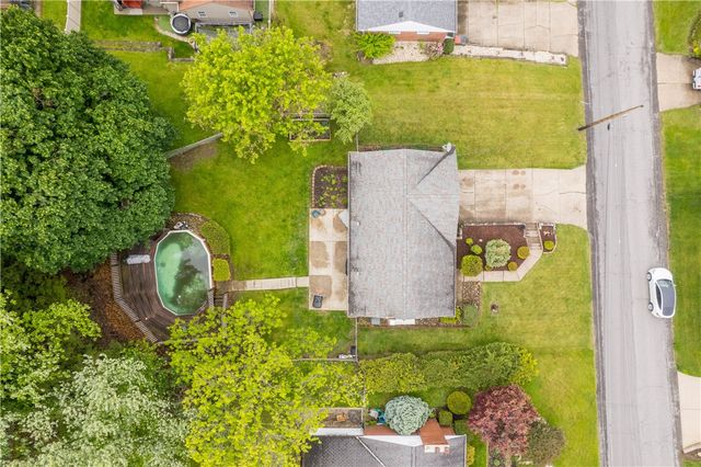 410 Hi Tor Dr, Pleasant Hills, PA 15236