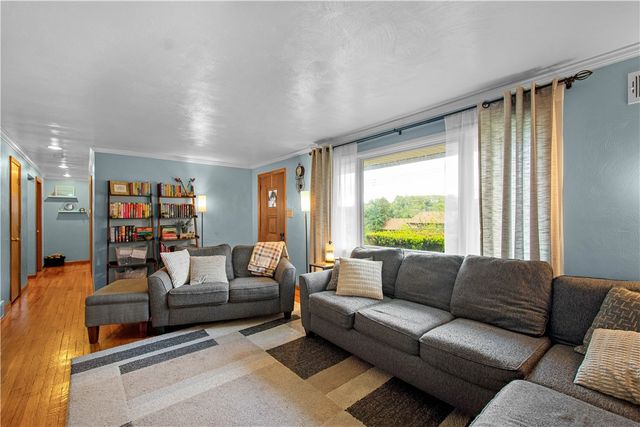 410 Hi Tor Dr, Pleasant Hills, PA 15236