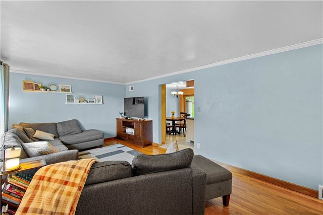 410 Hi Tor Dr, Pleasant Hills, PA 15236