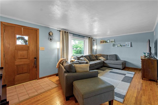 410 Hi Tor Dr, Pleasant Hills, PA 15236