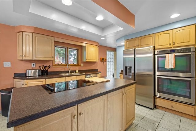 410 Hi Tor Dr, Pleasant Hills, PA 15236