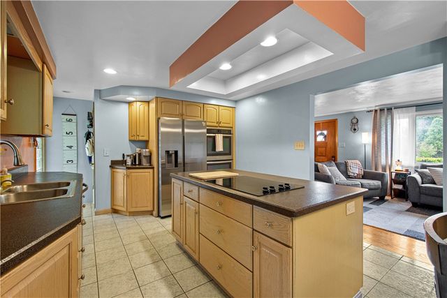 410 Hi Tor Dr, Pleasant Hills, PA 15236