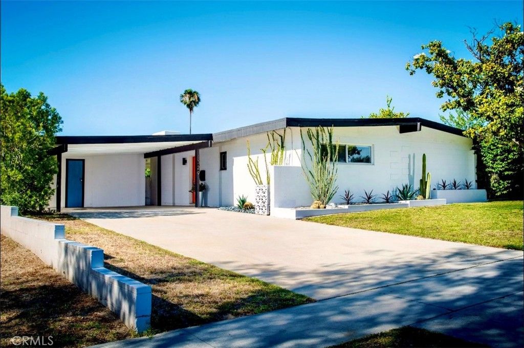 Image 1 of property listing at 1329 Campus Avenue, Redlands, CA 92374