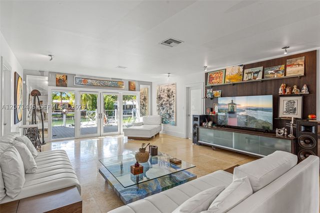 7970 Hawthorne Ave, Miami Beach, FL 33141