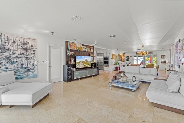 7970 Hawthorne Ave, Miami Beach, FL 33141