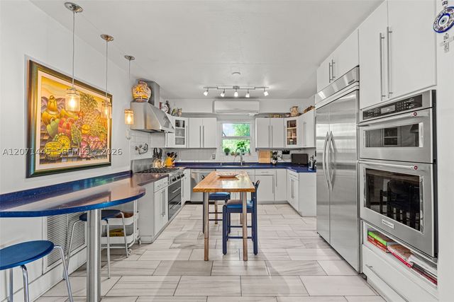 7970 Hawthorne Ave, Miami Beach, FL 33141