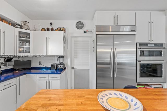 7970 Hawthorne Ave, Miami Beach, FL 33141