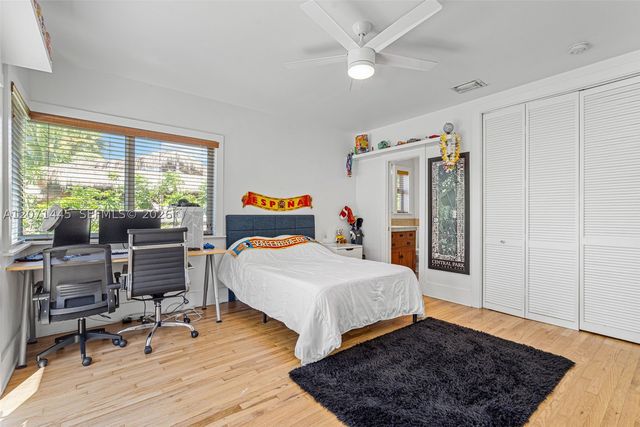 7970 Hawthorne Ave, Miami Beach, FL 33141