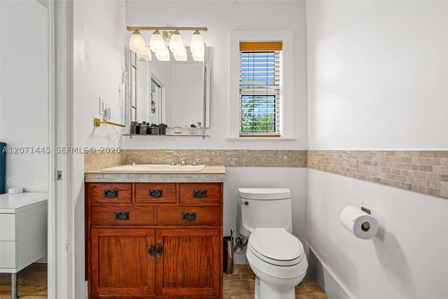 7970 Hawthorne Ave, Miami Beach, FL 33141