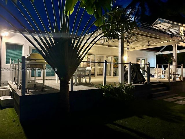 7970 Hawthorne Ave, Miami Beach, FL 33141