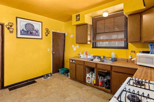 1206 W JOHNSON Street, Peoria, IL 61605