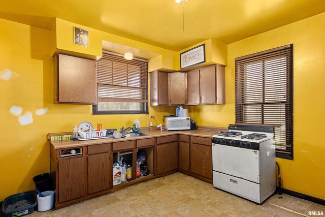 1206 W JOHNSON Street, Peoria, IL 61605