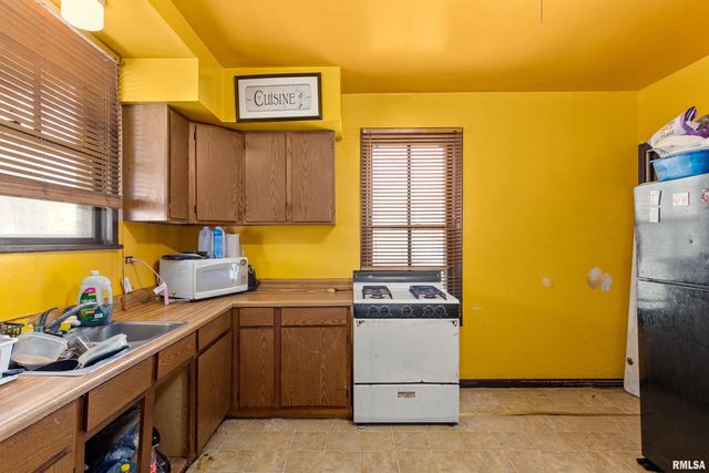 1206 W JOHNSON Street, Peoria, IL 61605