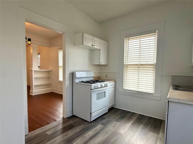 1916 26th Street, Galveston, TX 77550