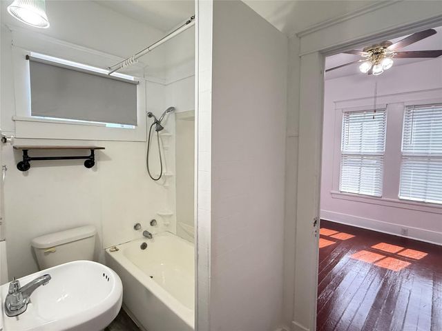 1916 26th Street, Galveston, TX 77550