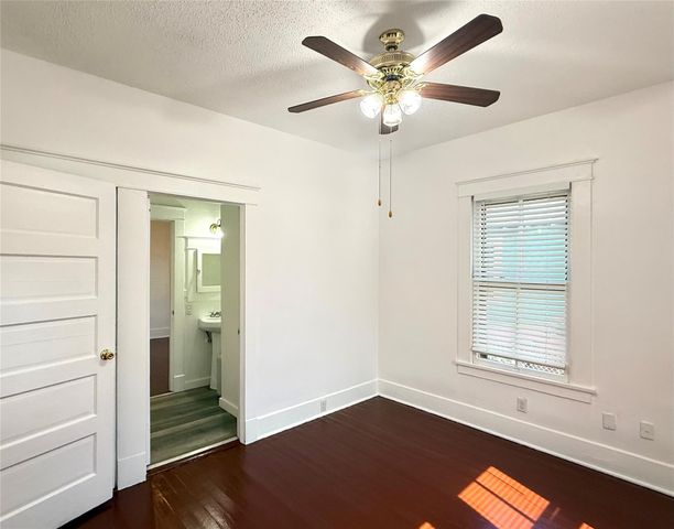 1916 26th Street, Galveston, TX 77550