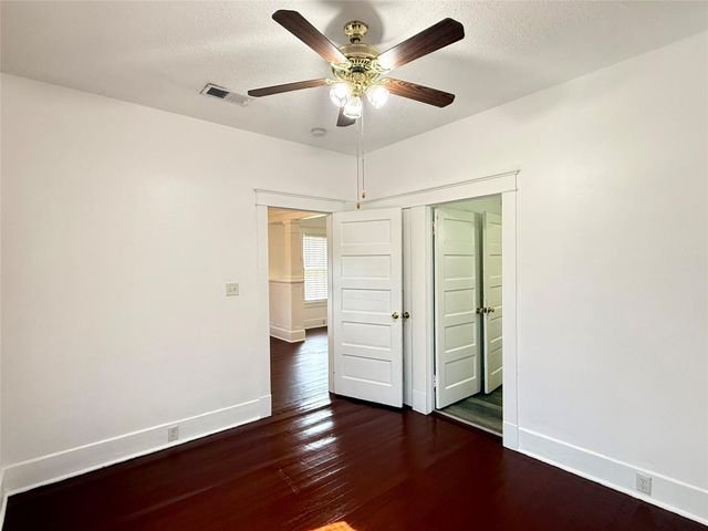 1916 26th Street, Galveston, TX 77550