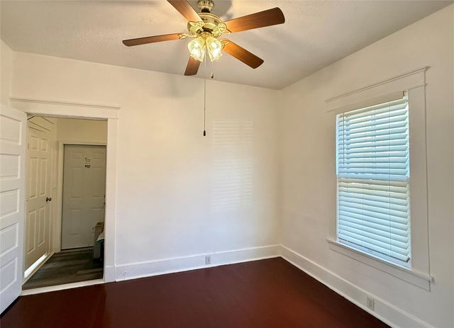 1916 26th Street, Galveston, TX 77550