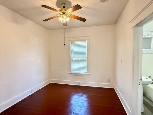 1916 26th Street, Galveston, TX 77550