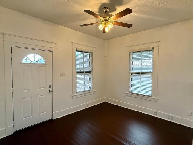 1916 26th Street, Galveston, TX 77550
