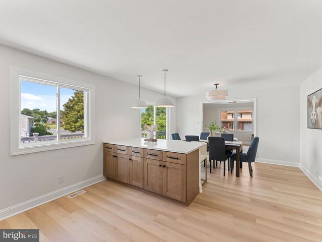 16 BRYANT RD, Blackwood, NJ 08012
