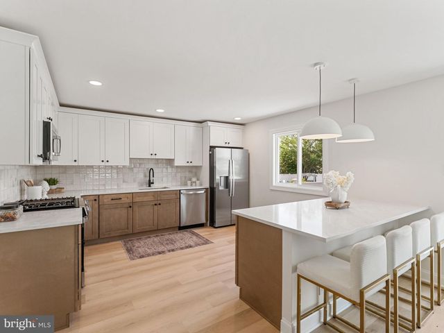 16 BRYANT RD, Blackwood, NJ 08012