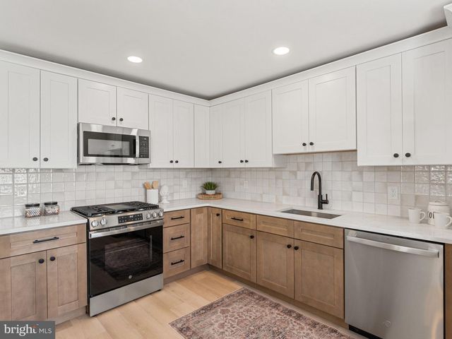16 BRYANT RD, Blackwood, NJ 08012