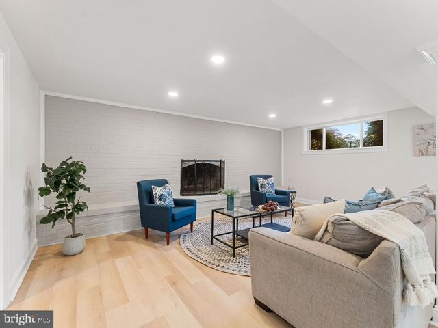 16 BRYANT RD, Blackwood, NJ 08012