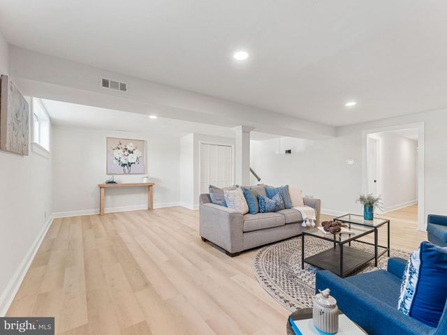 16 BRYANT RD, Blackwood, NJ 08012