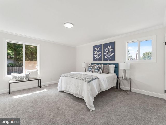 16 BRYANT RD, Blackwood, NJ 08012