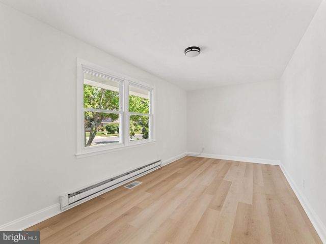 16 BRYANT RD, Blackwood, NJ 08012